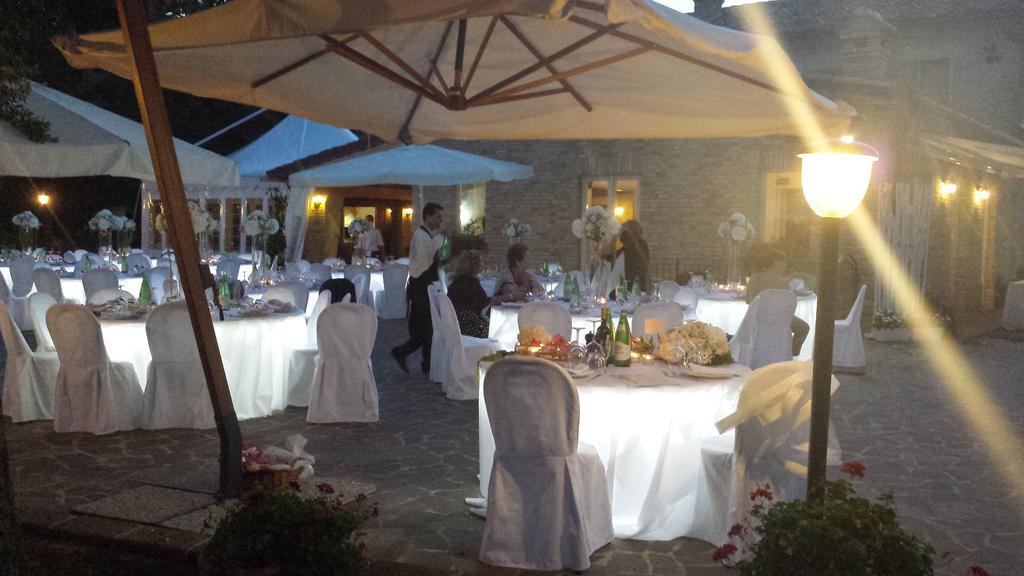 Ristorante Country House Isolabelgatto Villa Fano Bagian luar foto