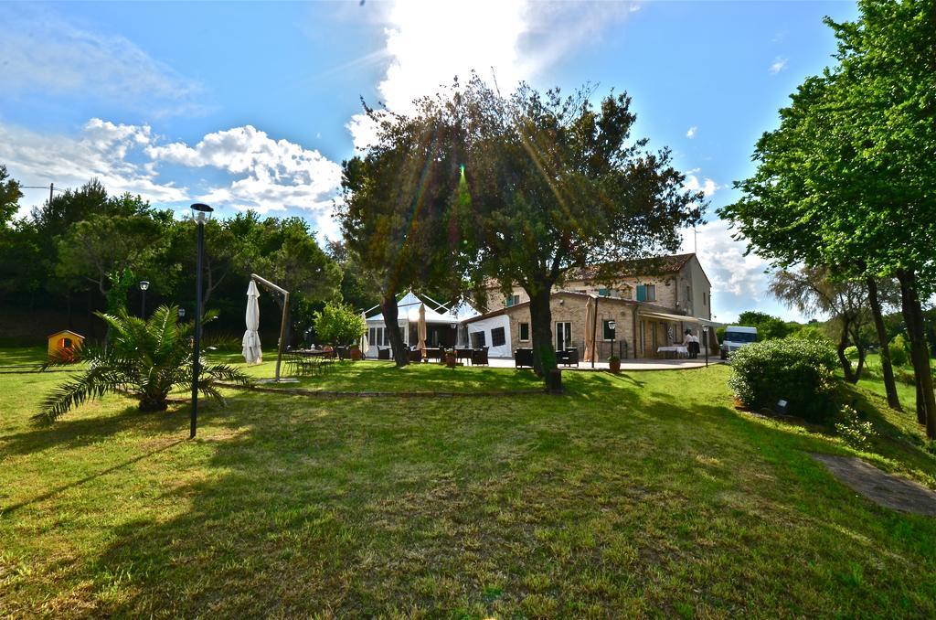 Ristorante Country House Isolabelgatto Villa Fano Bagian luar foto