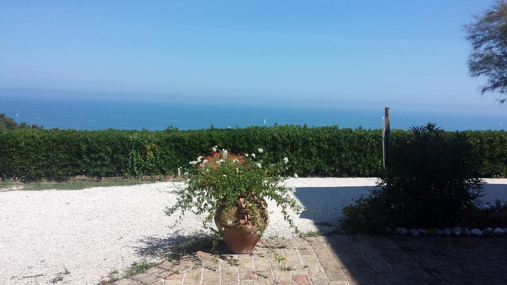 Ristorante Country House Isolabelgatto Villa Fano Bagian luar foto