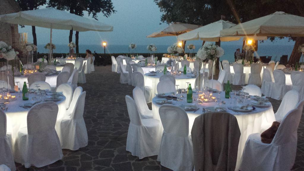 Ristorante Country House Isolabelgatto Villa Fano Bagian luar foto