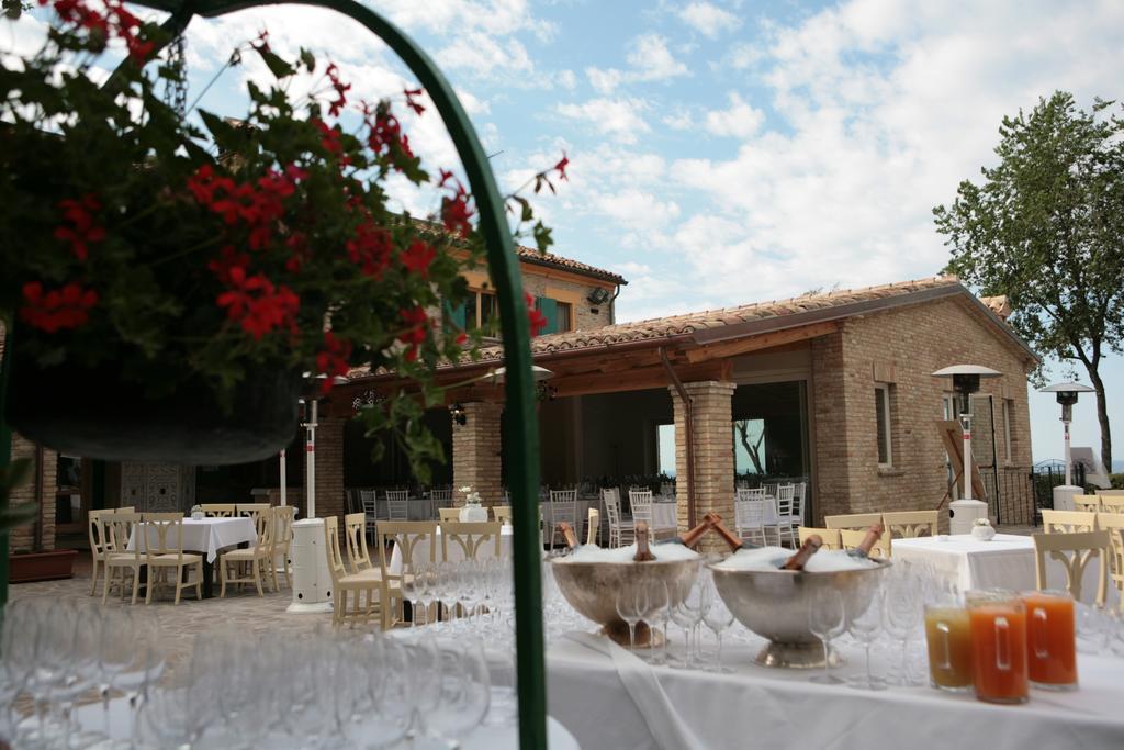 Ristorante Country House Isolabelgatto Villa Fano Bagian luar foto
