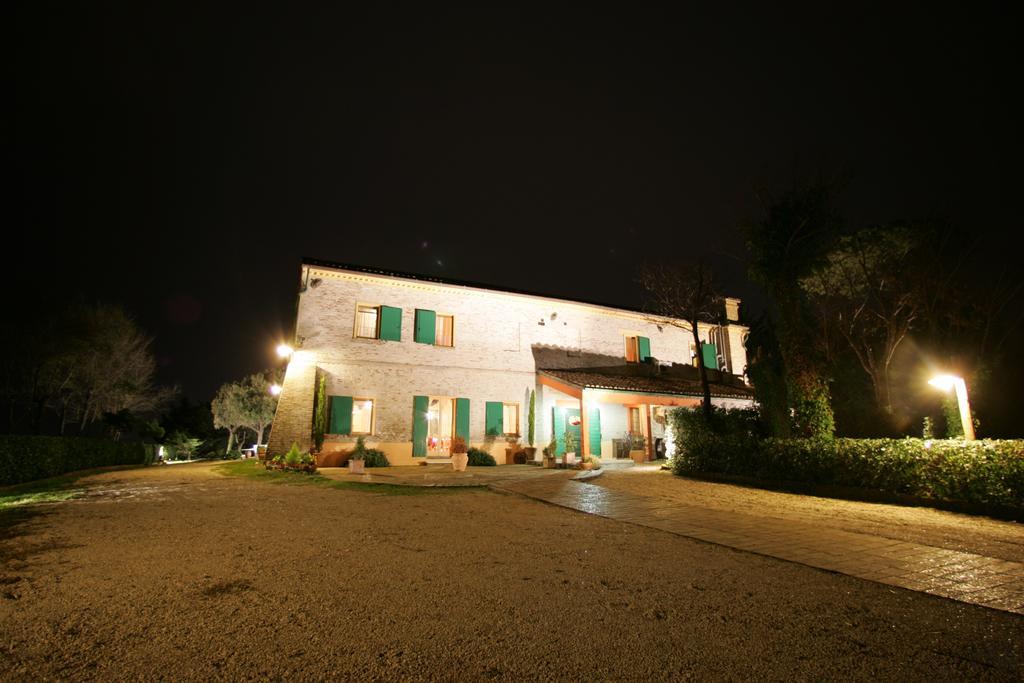 Ristorante Country House Isolabelgatto Villa Fano Bagian luar foto