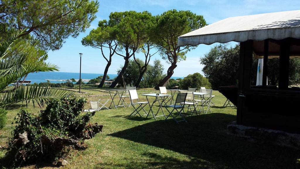 Ristorante Country House Isolabelgatto Villa Fano Bagian luar foto